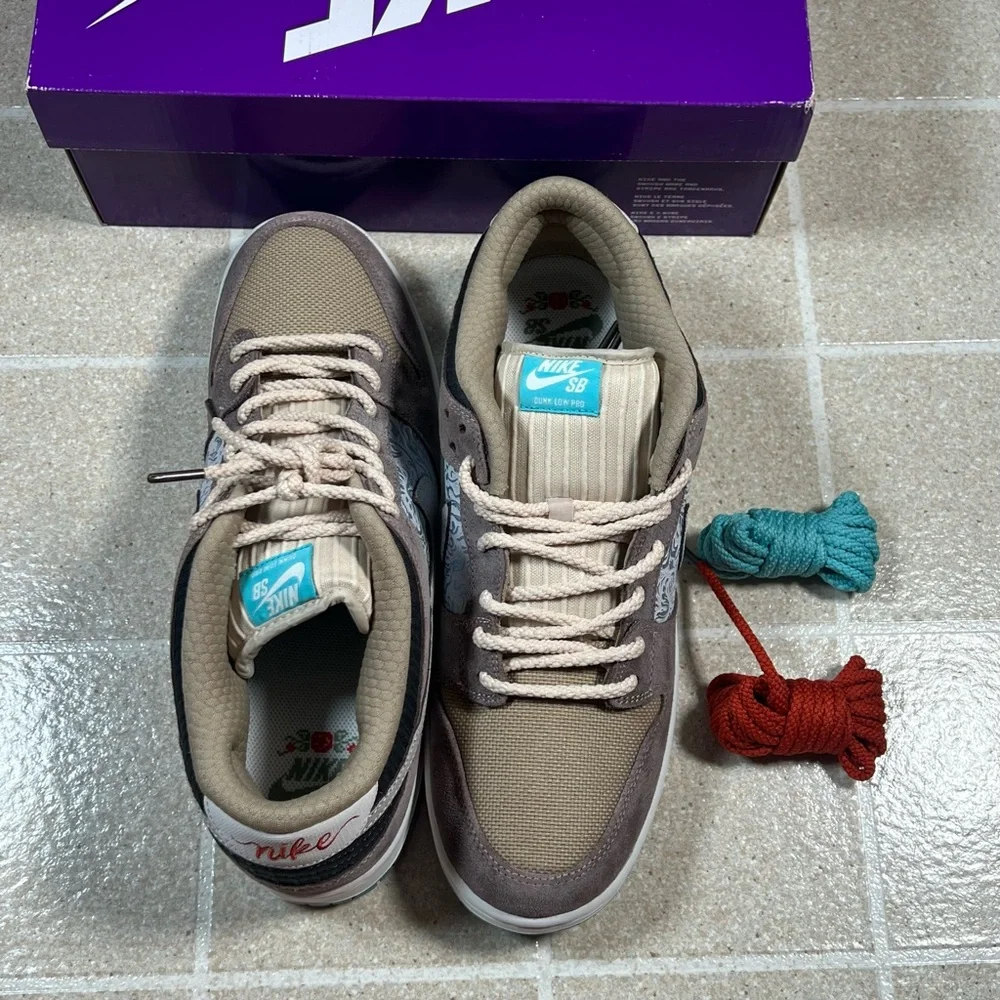 Nike Men's Athletic Shoes Brown Tan Teal Accent
